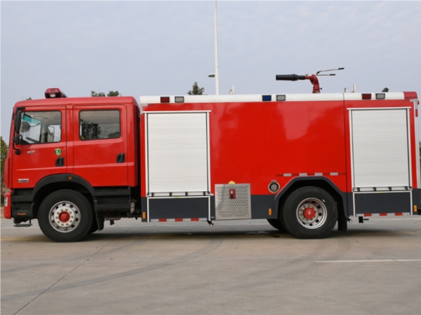国六8吨东风D9水罐消防车