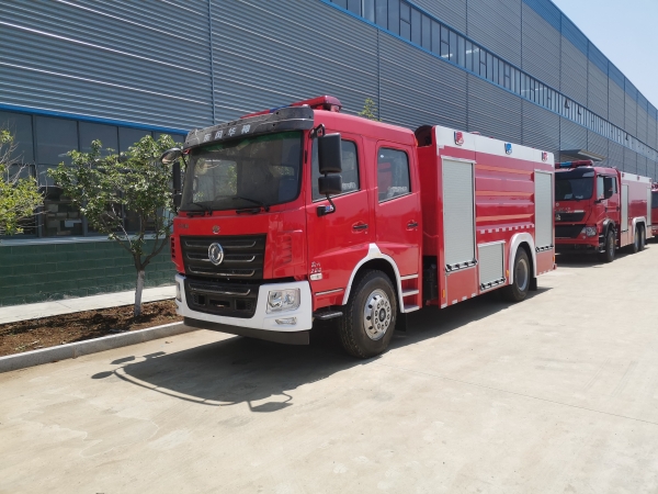 8吨水罐消防车