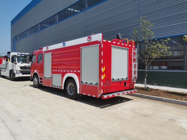 8吨水罐消防车