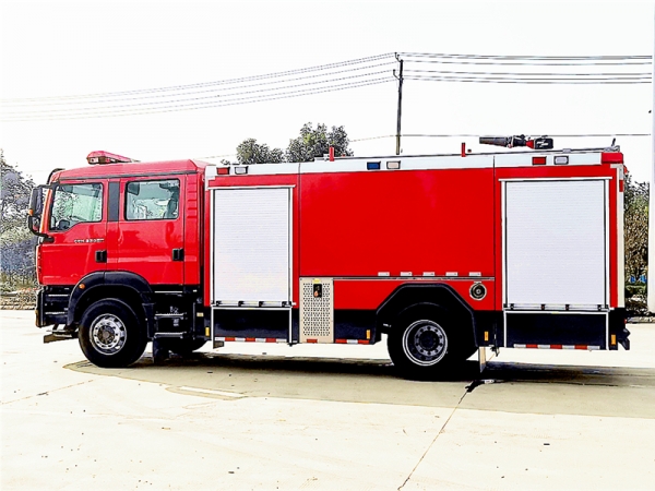 国六8吨汕德卡水罐消防车