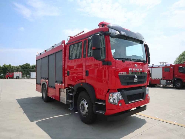 4方纯干粉消防车