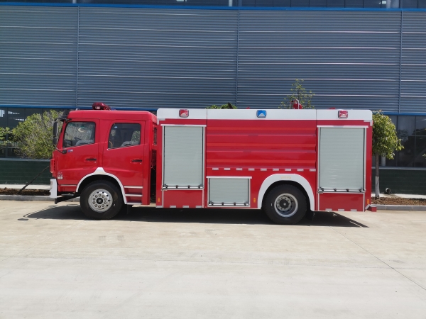 8吨水罐消防车
